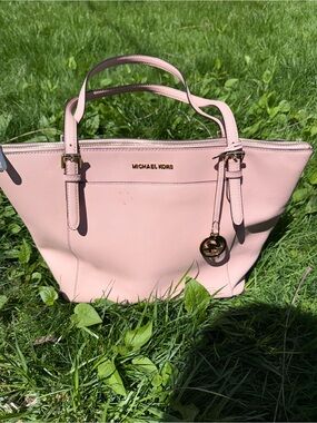 Michael Kors Charlotte Large Saffiano Leather Top-Zip Tote  Powder Blush
